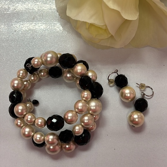 🖤WHITE HOUSE BLACK MARKET JEWELRY - BRACELET & MATCHING EARRING SET 🖤 - Picture 7 of 10
